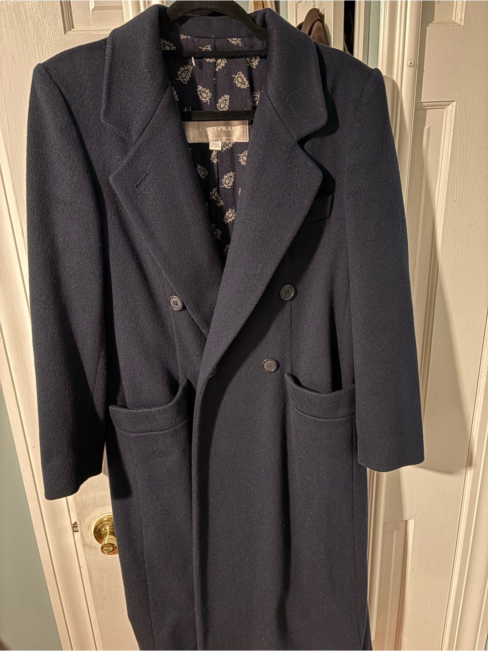 Vintage Evan Picone midi length 💯 Wool Coat,great condition made in USA size 8 💙